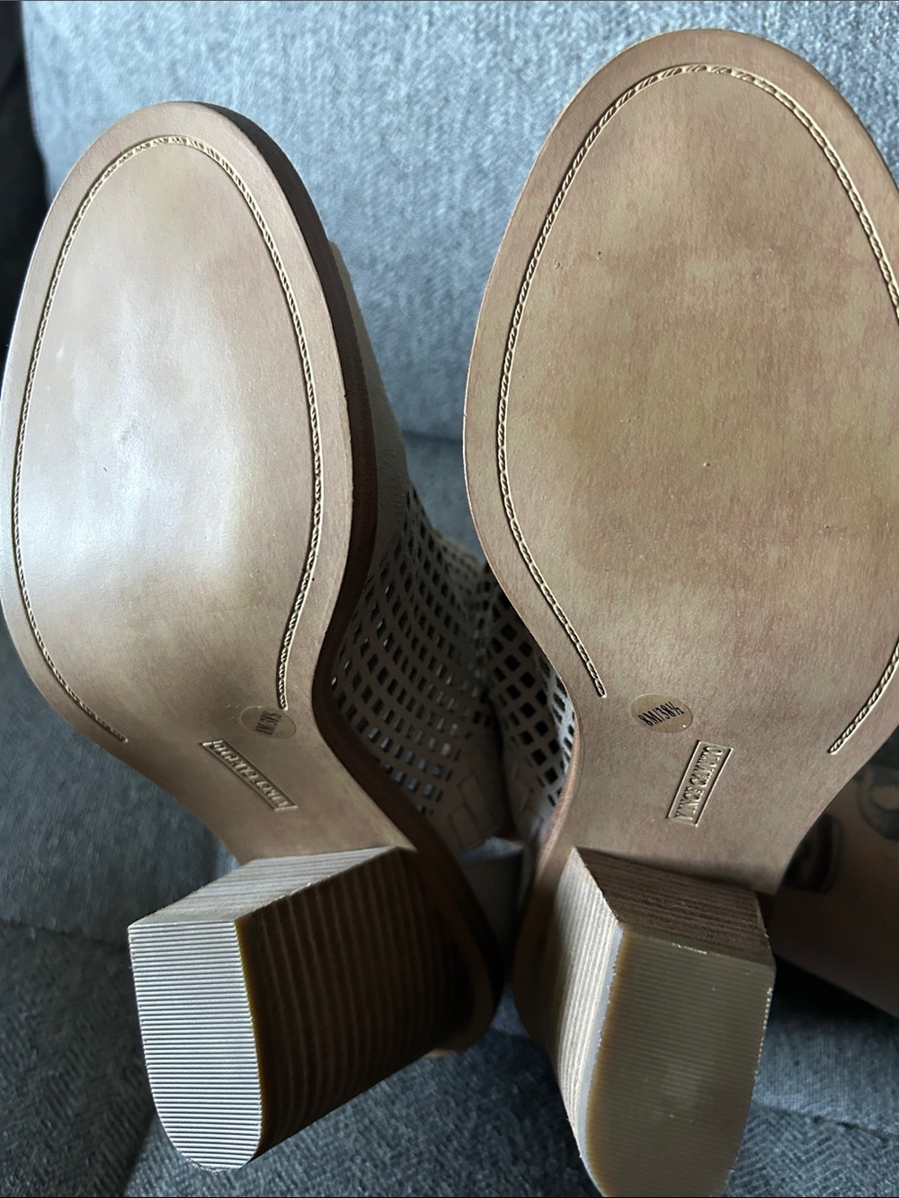 vince camuto FRITZEY BOOTIE women’s size 8 - Picture 9 of 13